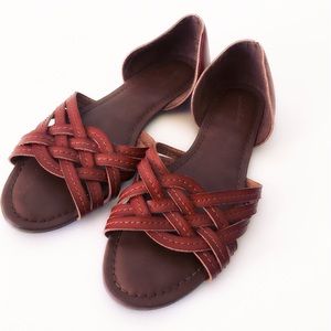 Universal thread sandals